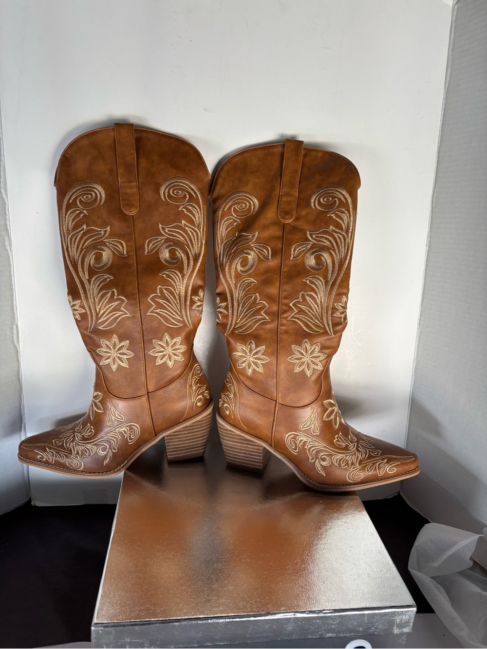 Embroidered Western Cowgirl Boots in Brown